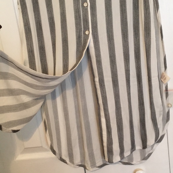 White and gray button up shirt - Picture 4 of 5